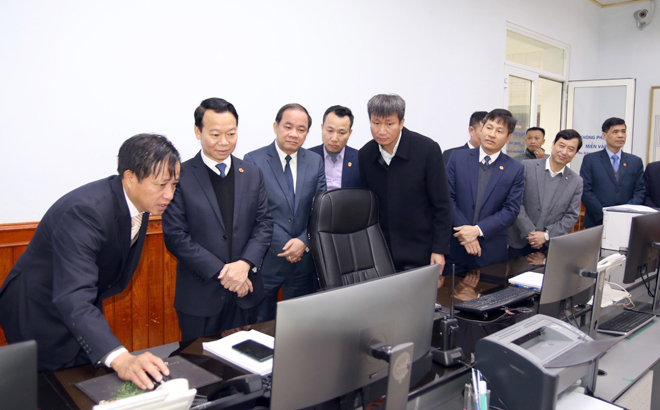 Leaders of Yen Bai province inspected the production and business activities at Thac Ba Hydropower Plant.